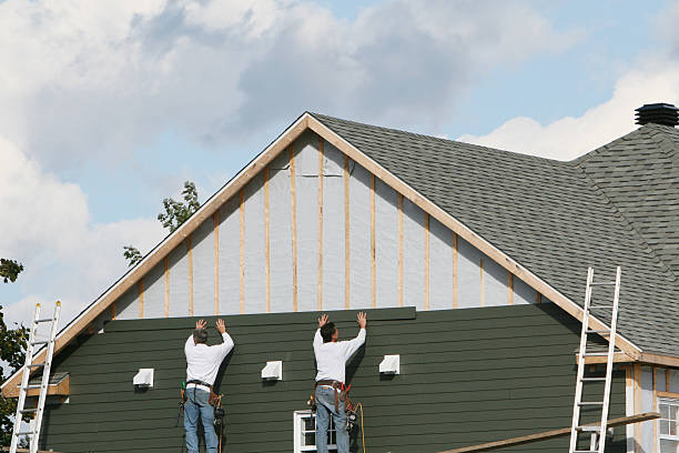 Professional Siding technician working in Edison, NJ